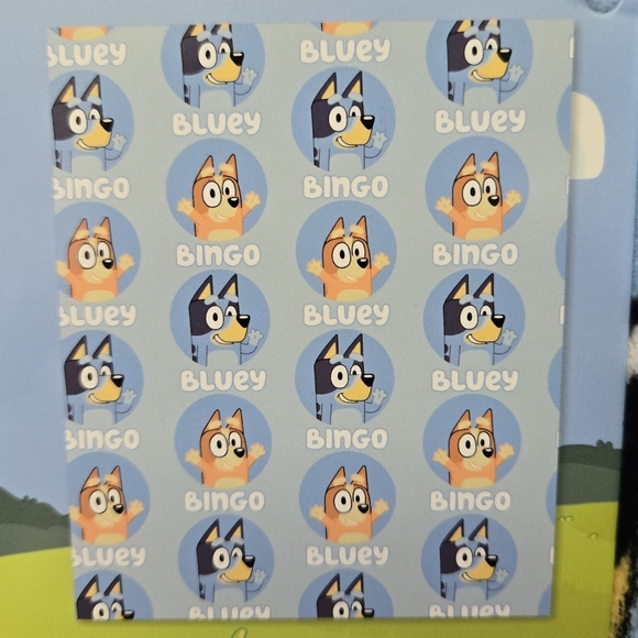 Bluey and Bingo Plush Throw Blanket - Picture 5 of 6